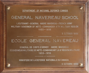 Plaque posée lors de l'inauguration de l'école Général Navereau
